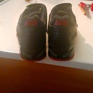 ANTA WEIGHTLIFTING SHOES. SIZE 10.5 VERY GOOD CONDITION. 2 SMALL 4 ME